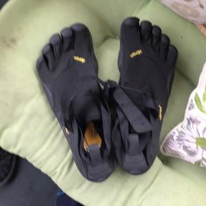 Log distance foot gloves